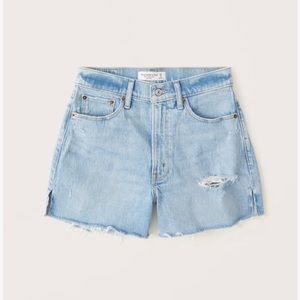Abercrombie & Fitch Curve Love High Rise 4 Inch Mom Shorts